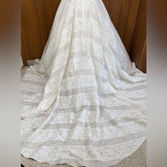 Carolina Herrera Bridal Hudson Lace Overlay Open-Back Silk Ballgown size 8 - Picture 7 of 12